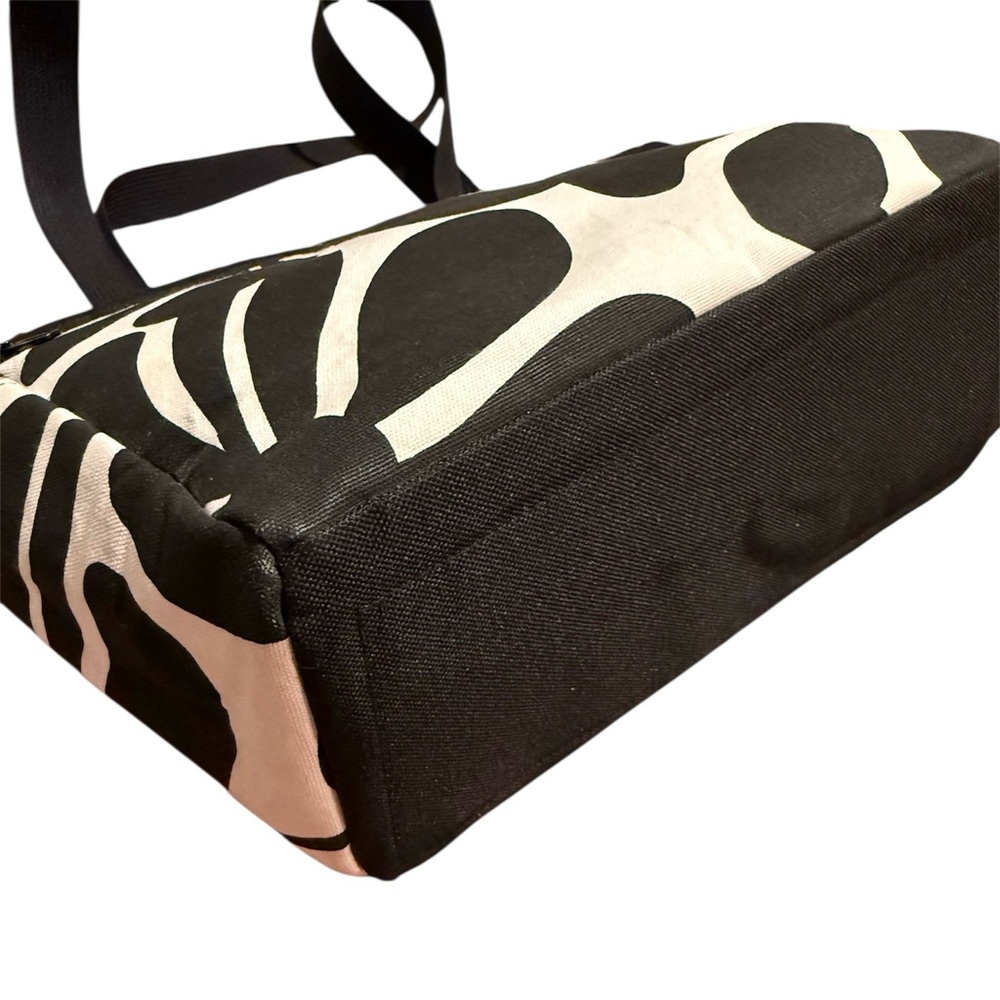 Mailelani’s Kauai Black & White Floral Zip Top Canvas Tote - Picture 5 of 8